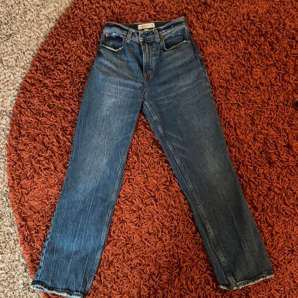 Practically brand new Abercrombie curve love 90’s straight ultra high rise jeans
